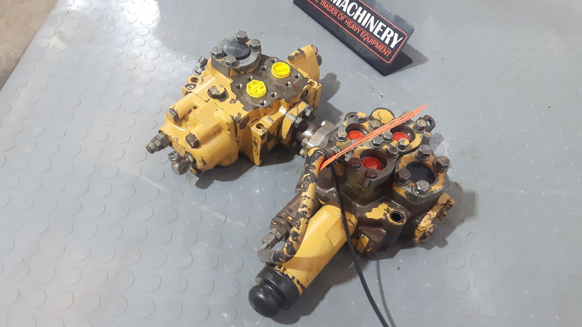 CAT VALVE GPHOIST CONTROL ( 1239490 ) Max Machinery Equipment